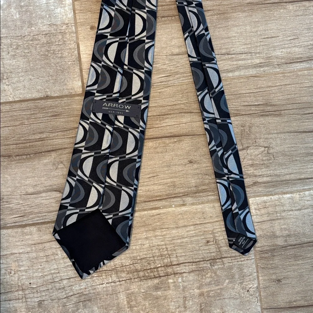Arrow 100% imported silk Elegant Black and Gray Men's Tie